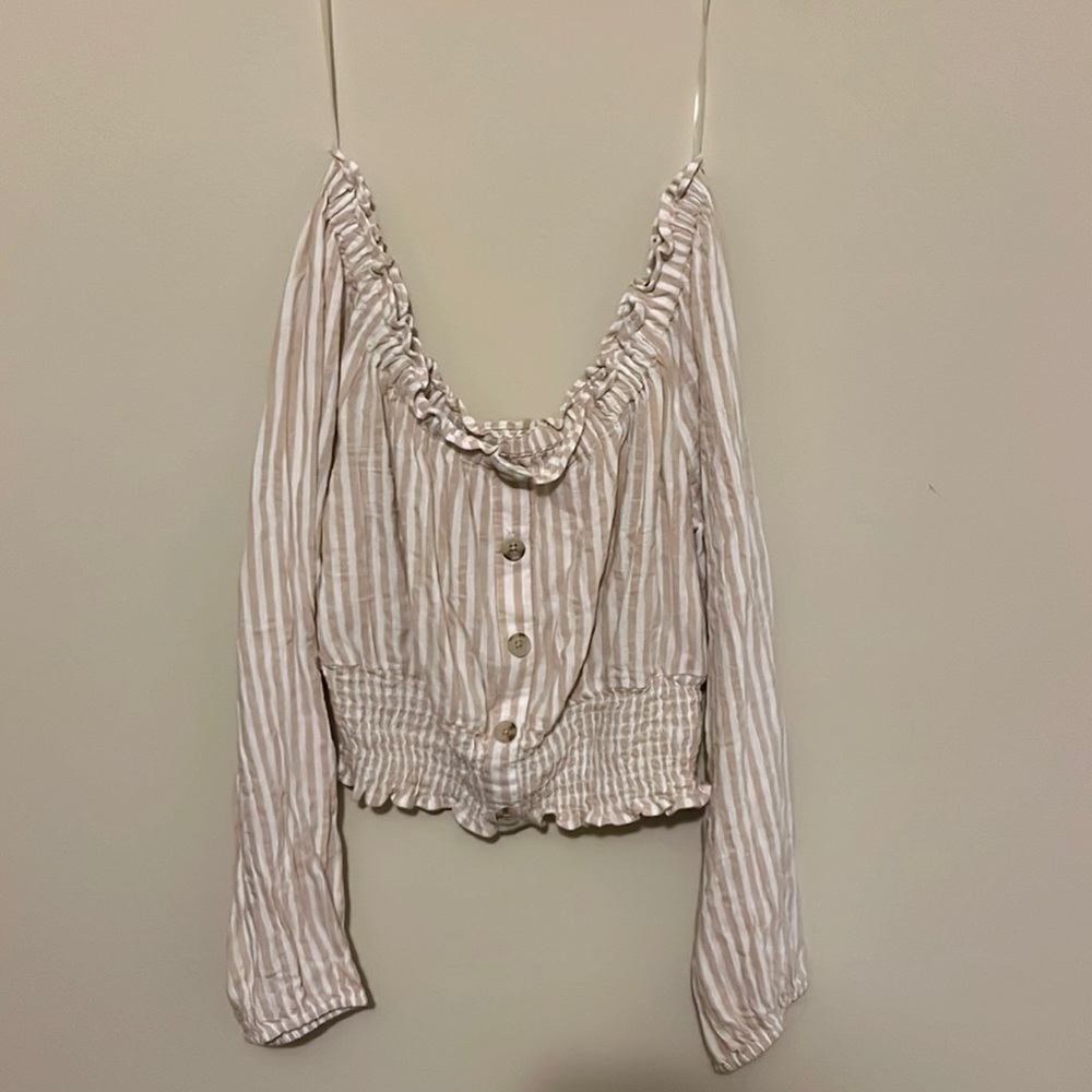 Medium Aeropostale off the shoulder long sleeved crop top